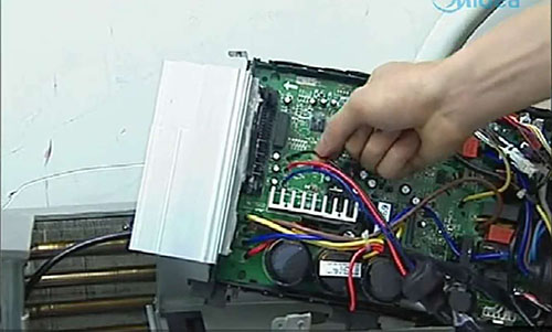 康巴什美的空调电话是多少