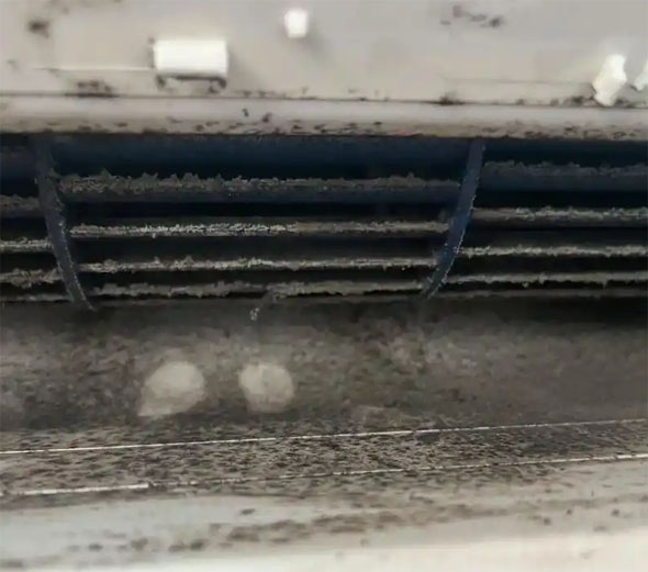 康巴什空调吹的风有股烧焦味是怎么回事